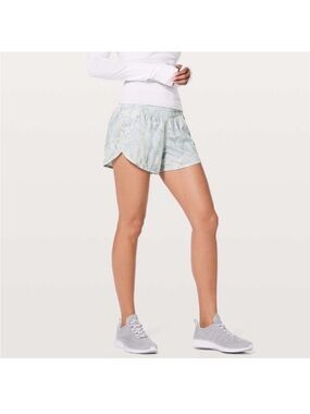 Lululemon Tracker Low-Rise Lined Short 4" Jasmine White